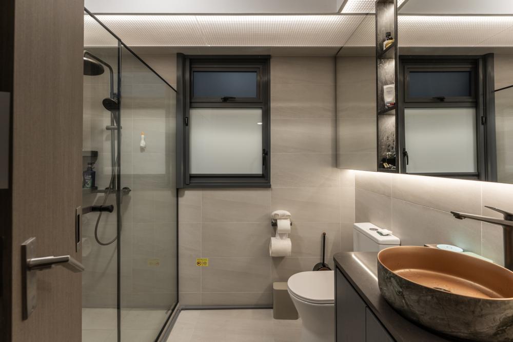 Contemporary Bathroom with Countertop and Homogeneous Tiles