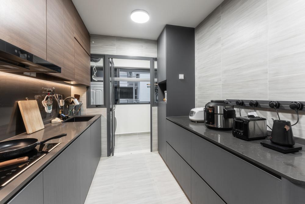 Contemporary Kitchen with Countertop and Homogeneous Tiles