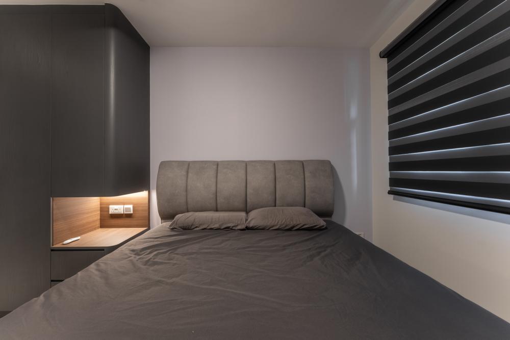 Contemporary Bedroom with Vinyl Flooring and Wardrobe