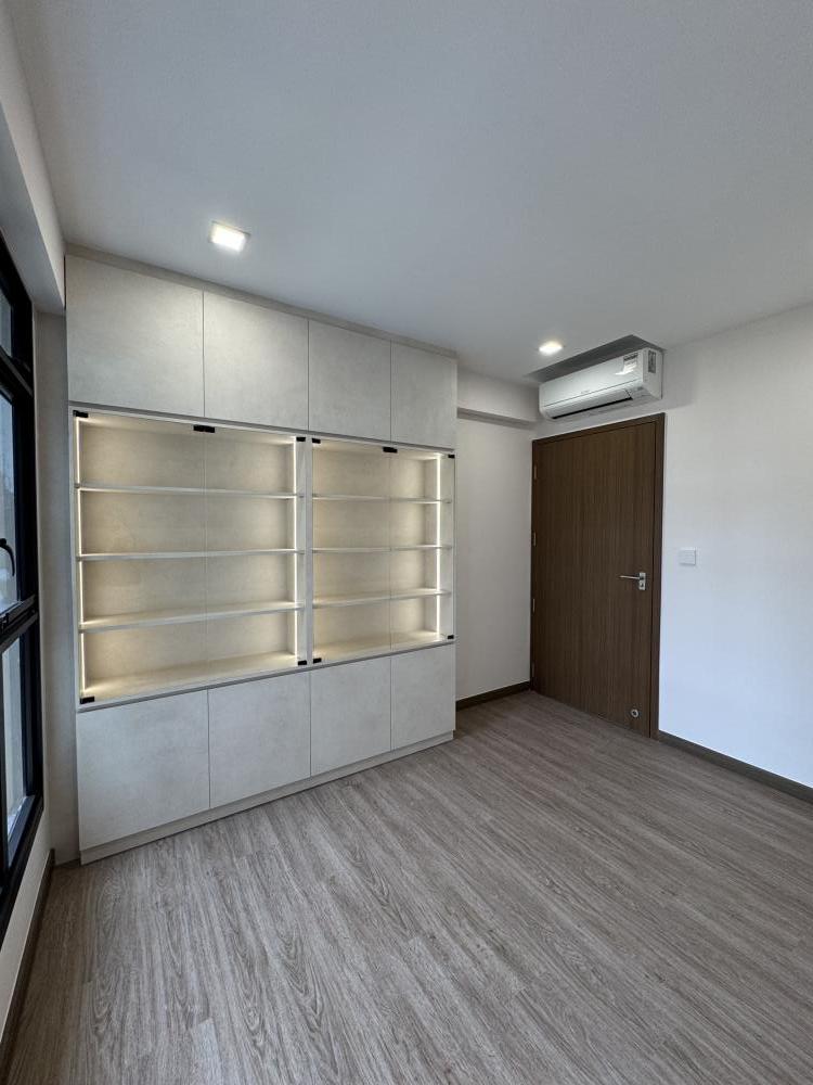 Minimalist Bedroom with Vinyl Flooring and Downlights