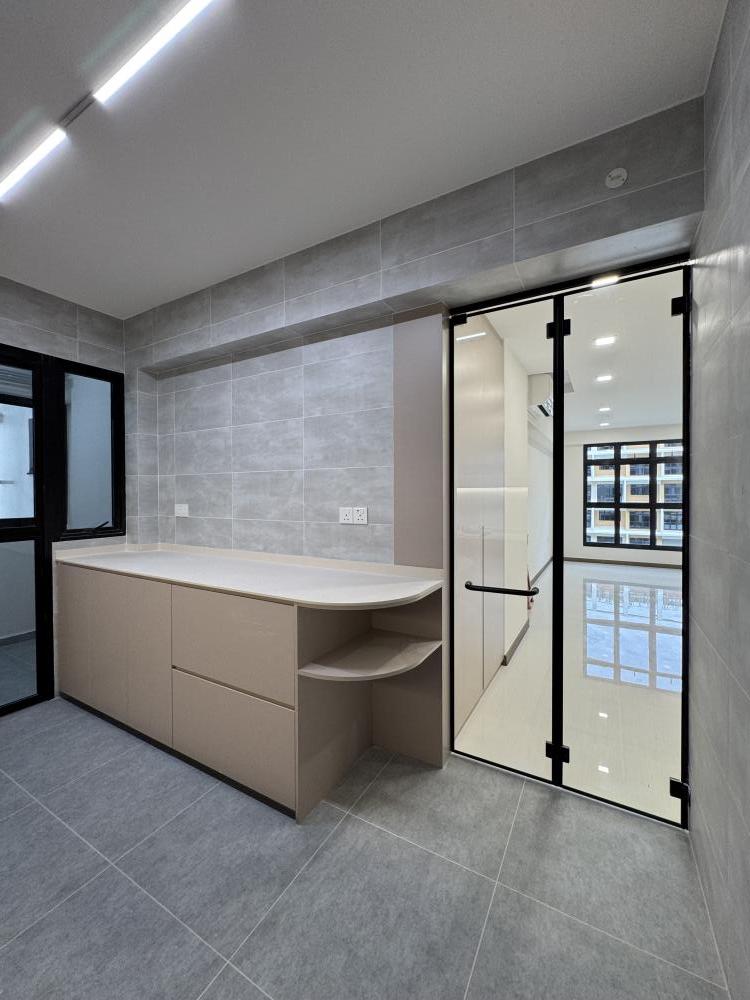 Minimalist Kitchen with Countertop and Kitchen Backsplash