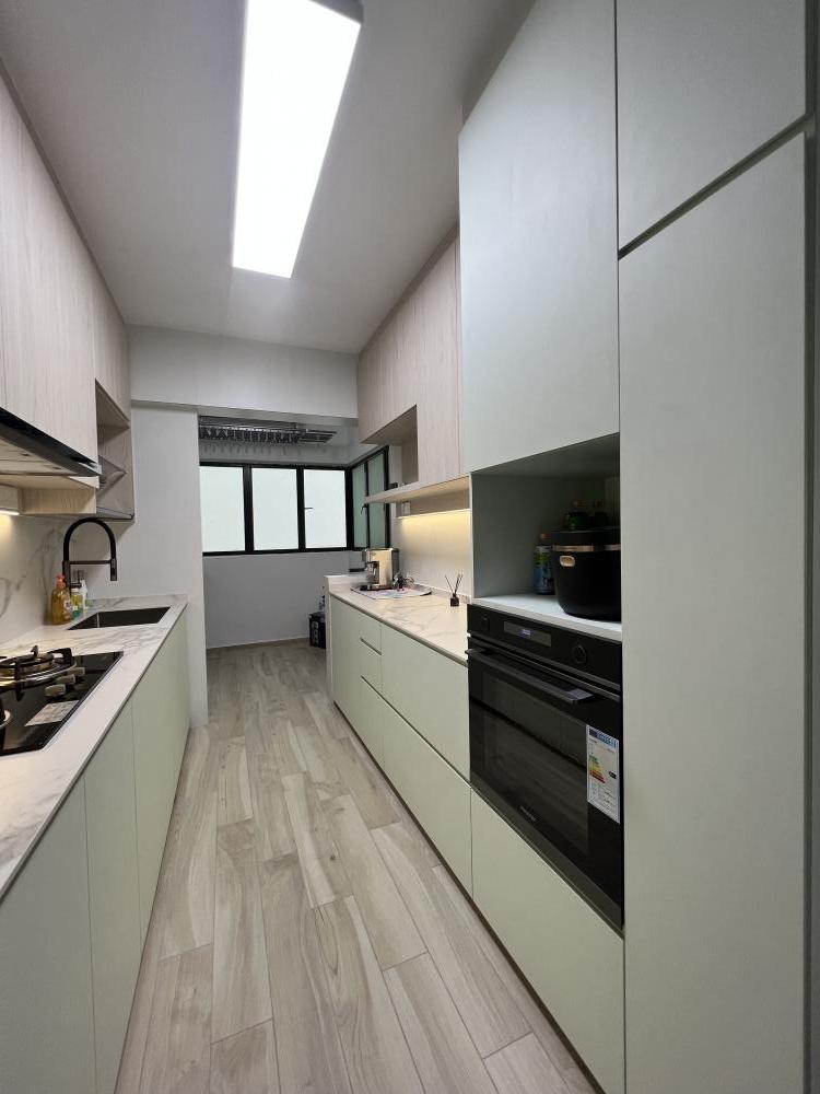 Minimalist Kitchen with Countertop and Homogeneous Tiles