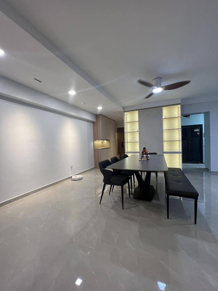 Minimalist Living Room with Settee and Homogeneous Tiles
