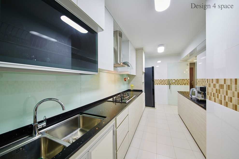 Modern Kitchen with Wood Flooring and Kitchen Window
