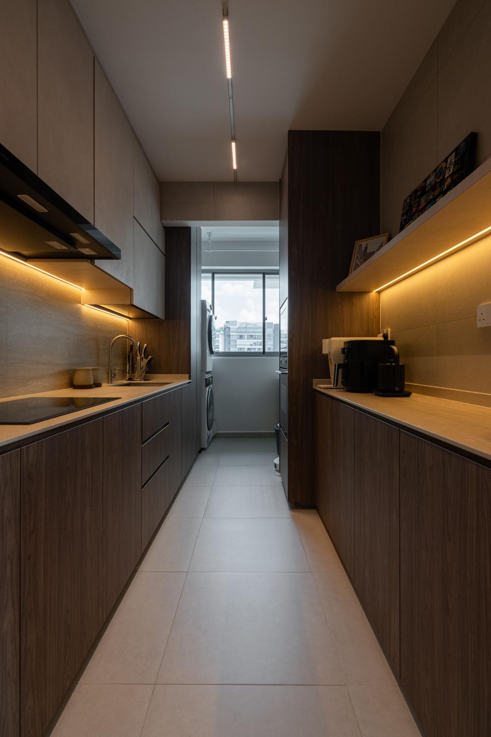 Modern Kitchen with Kitchen Island and Kitchen Cabinets