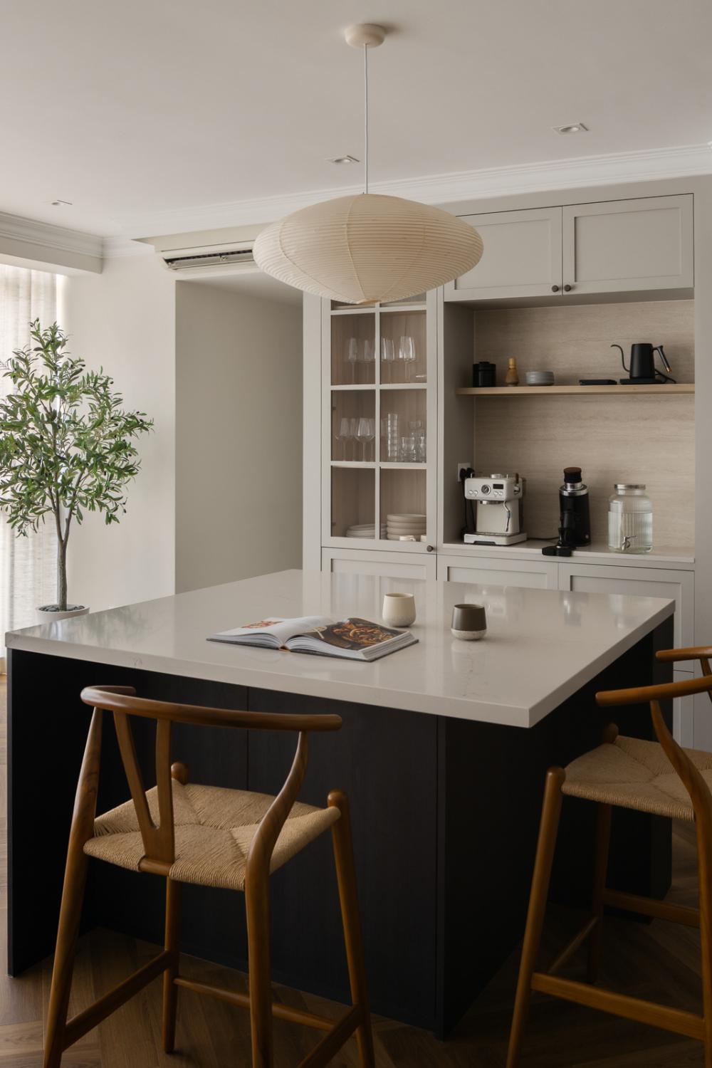 Country Kitchen with Kitchen Island and Breakfast Counter