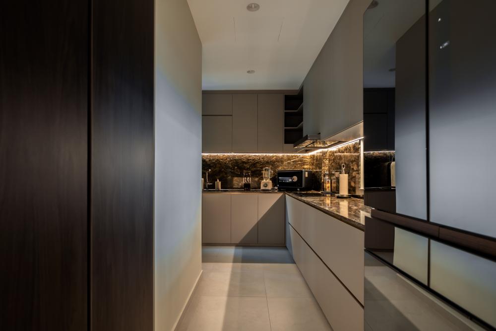 Modern Kitchen with Countertop and Breakfast Counter