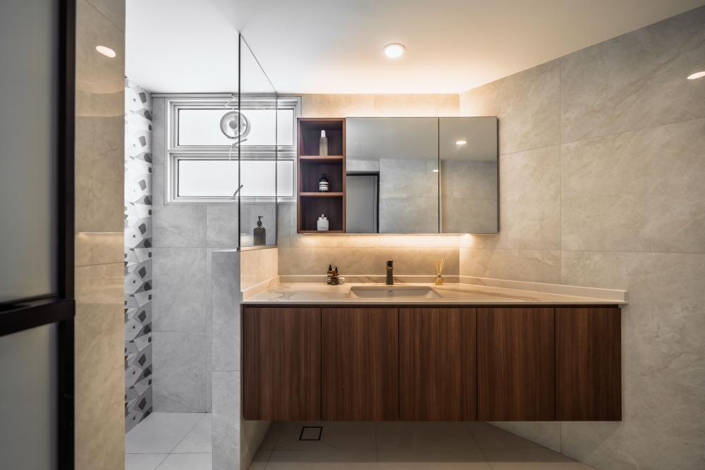 Contemporary Bathroom with Mirror and Shower Screen