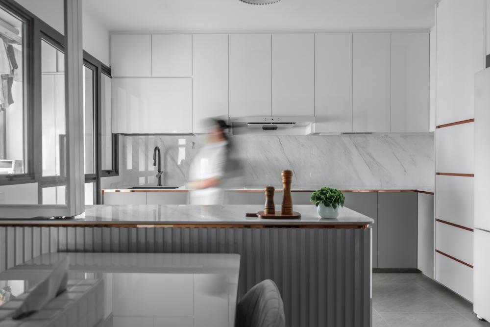 Contemporary Kitchen with Cupboard and Open Kitchen