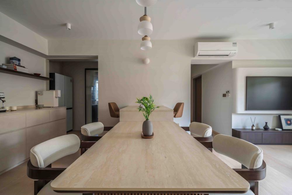 Contemporary Dining Room with Drop Ceiling and Dining Table