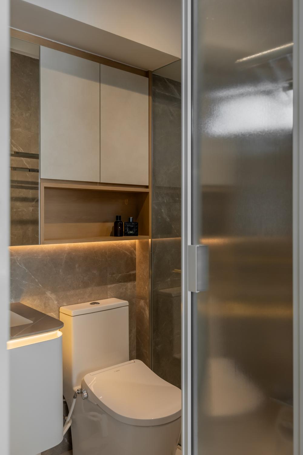 Scandinavian Bathroom with Mirror and Bathroom Storage