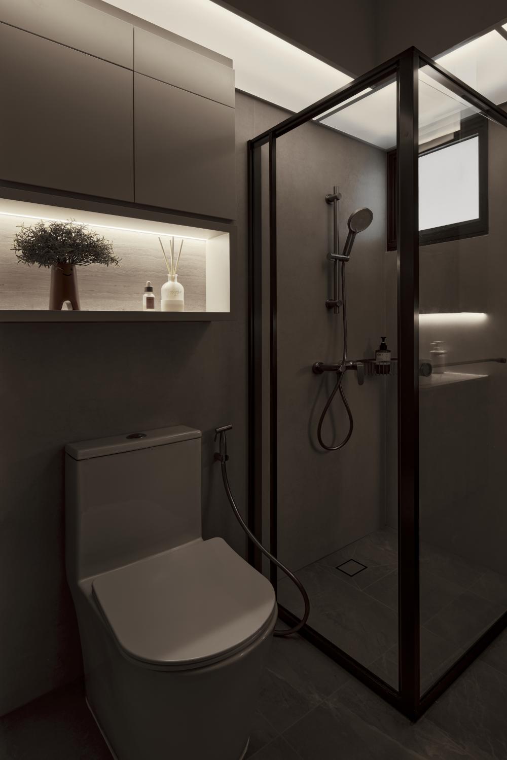 Contemporary Bathroom with Rainshower and Bathroom Accessories