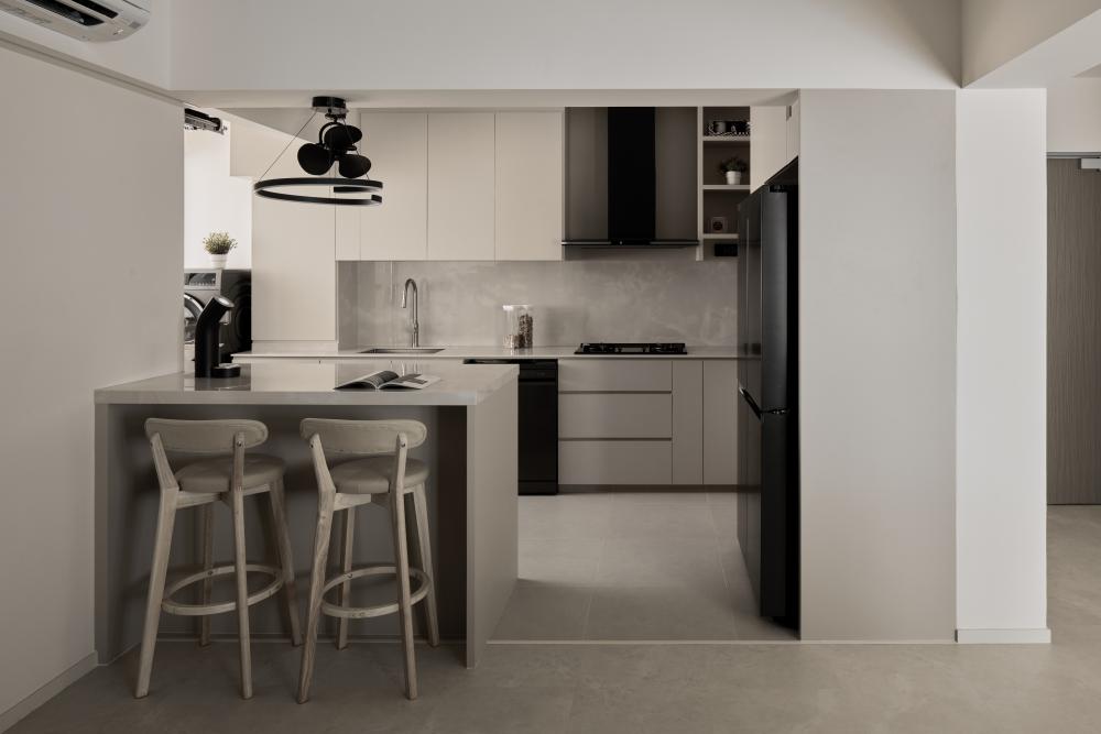 Contemporary Kitchen with Countertop and Open Kitchen