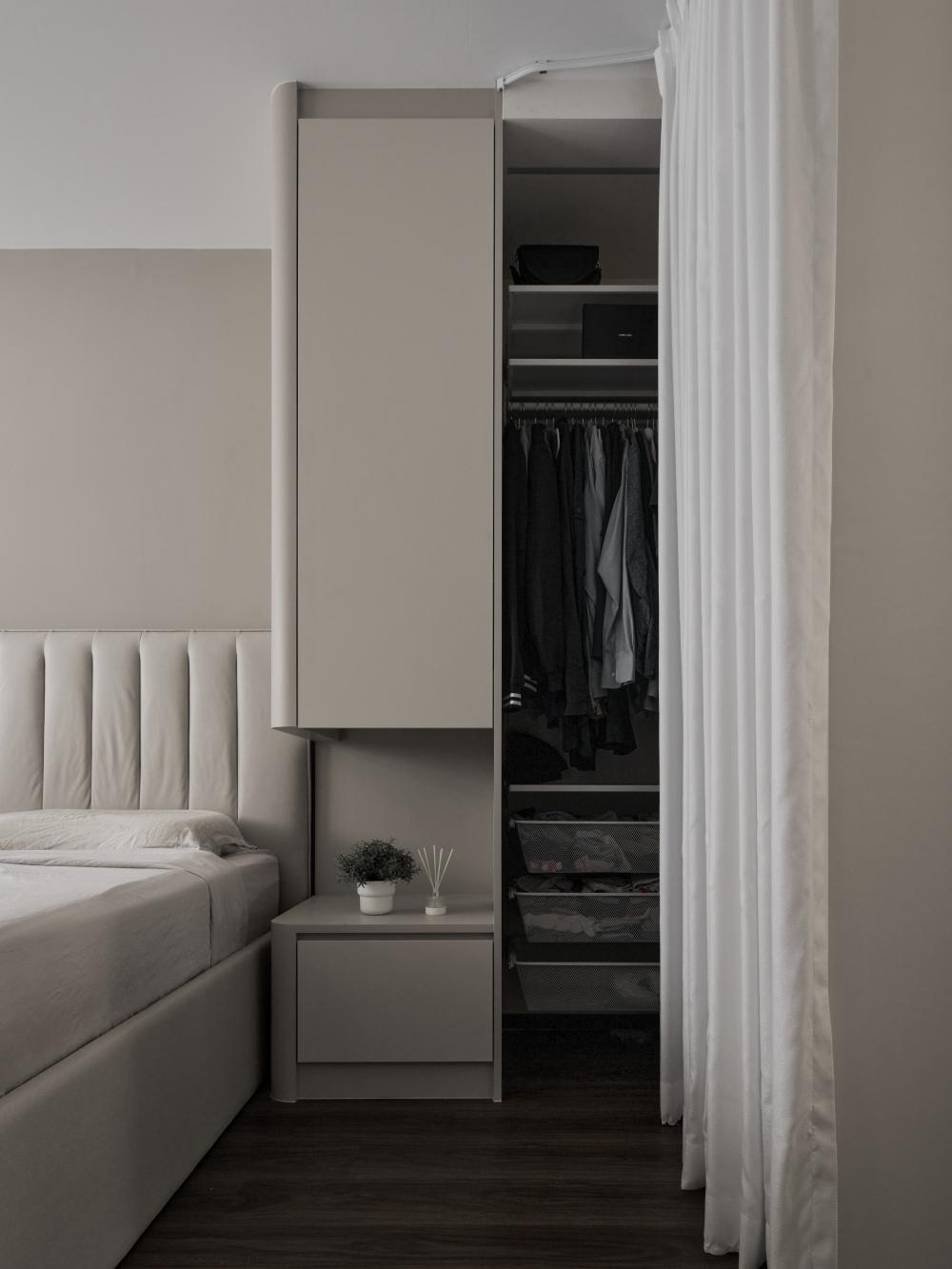 Contemporary Bedroom with Queen Bed and Bed