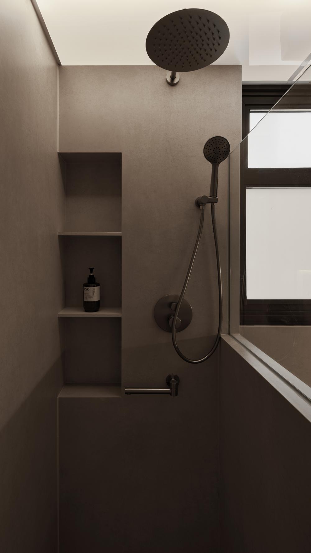 Contemporary Bathroom with Mirror and Shower Screen