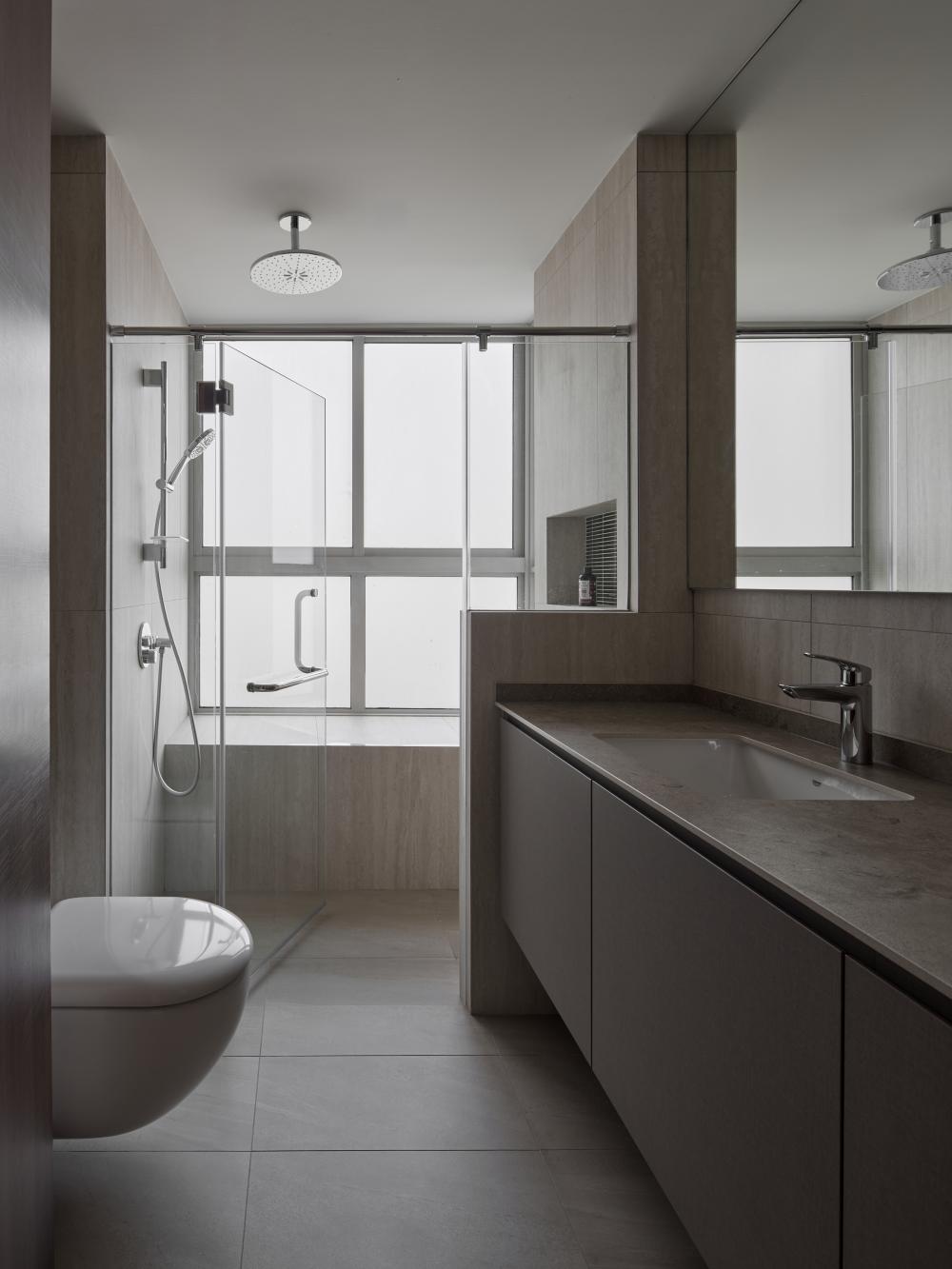 Contemporary Bathroom with Mirror and Rainshower