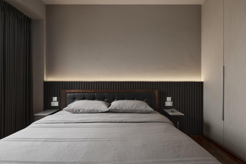 Contemporary Bedroom with Wardrobe and Queen Bed
