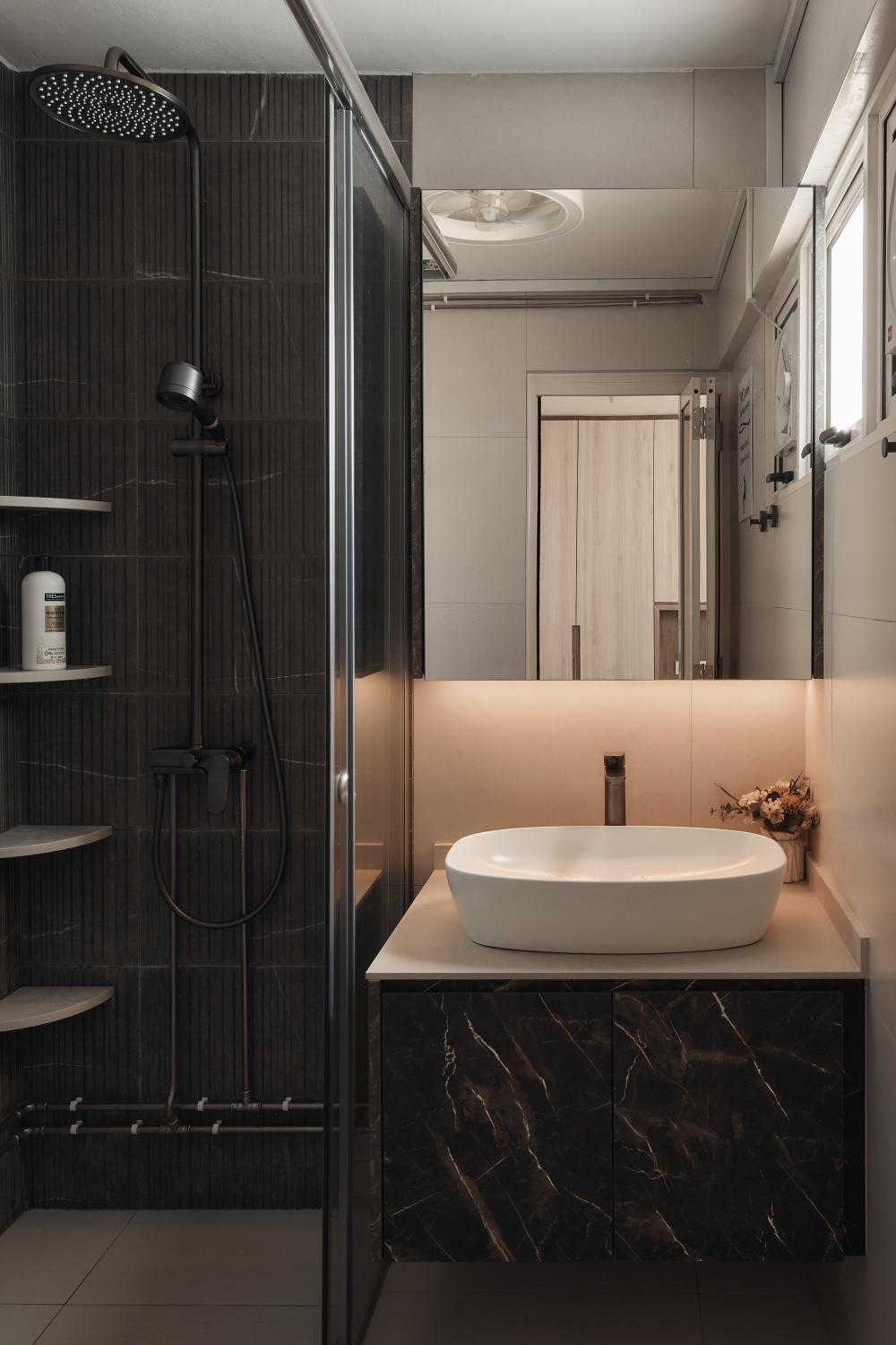 Modern Bathroom with Mirror and Bathroom Storage
