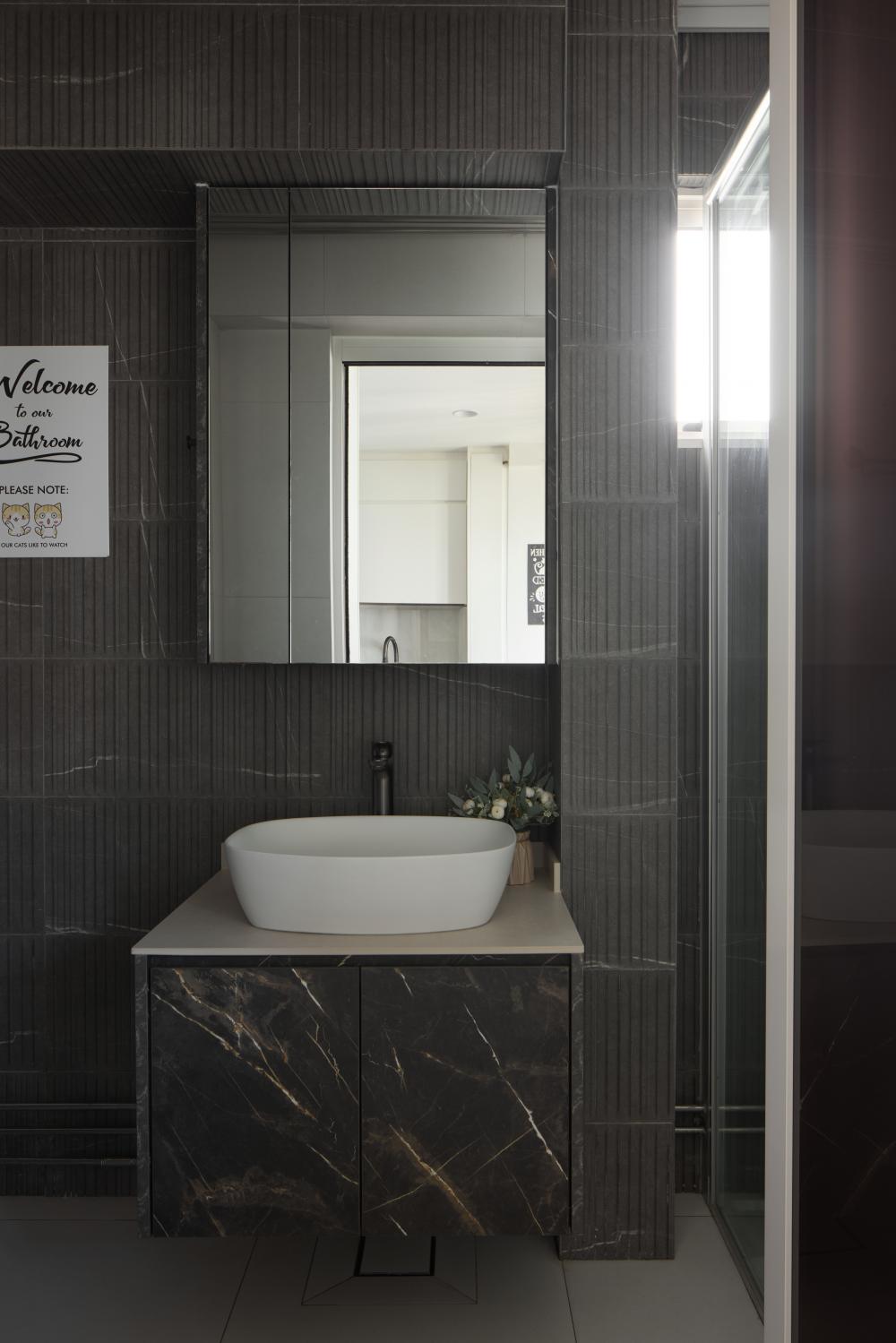 Modern Bathroom with Mirror and Bathroom Storage