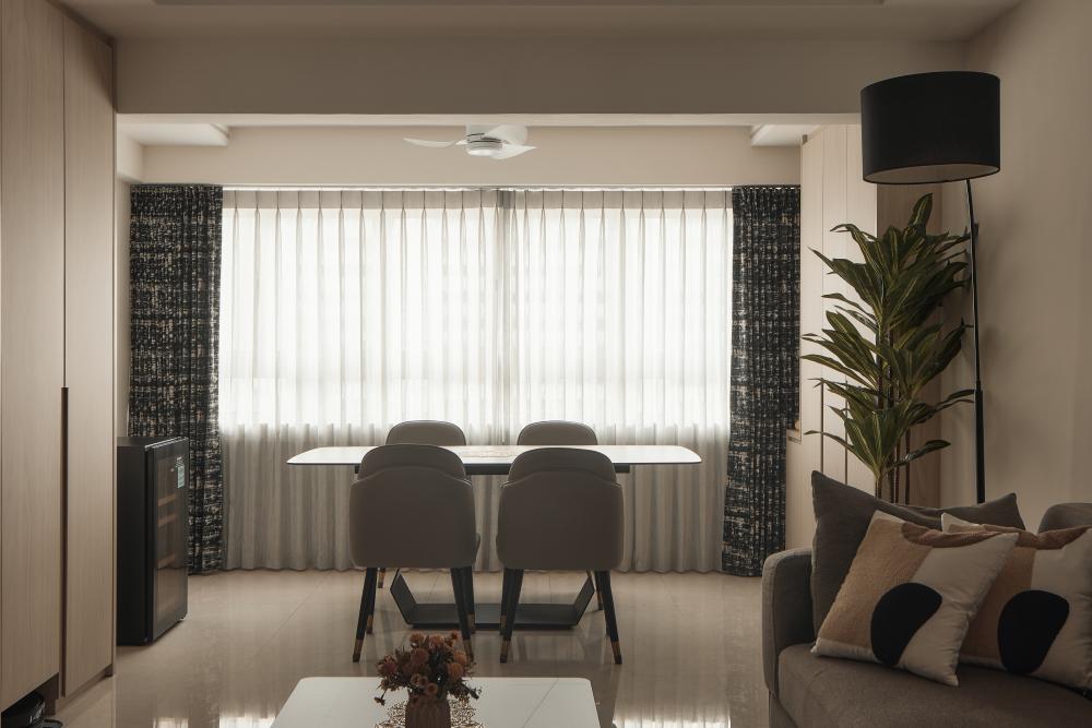 Modern Dining Room with Dining Table and Dining Chairs