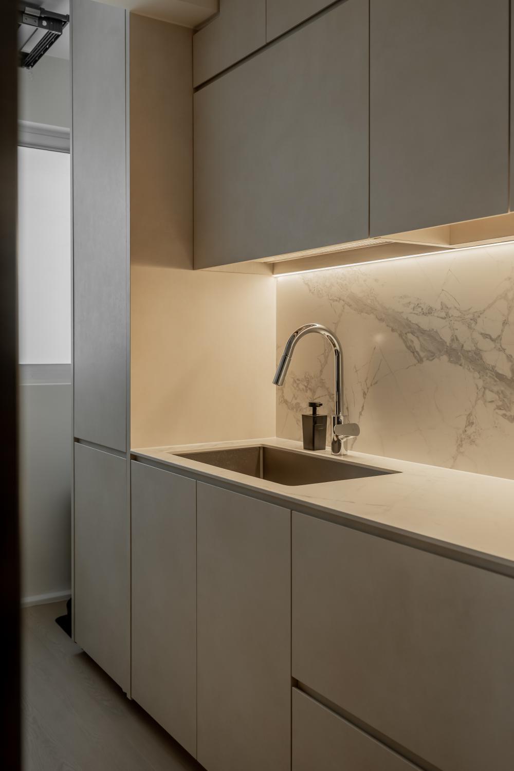 Minimalist Kitchen with Countertop and Kitchen Backsplash