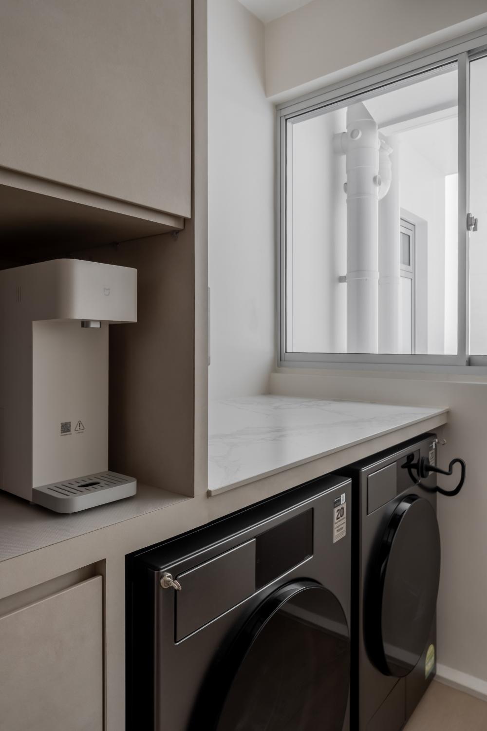 Minimalist Service Yard with Countertop and Laundry Area