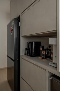 Minimalist Kitchen at 441C Bukit Batok West Ave 8