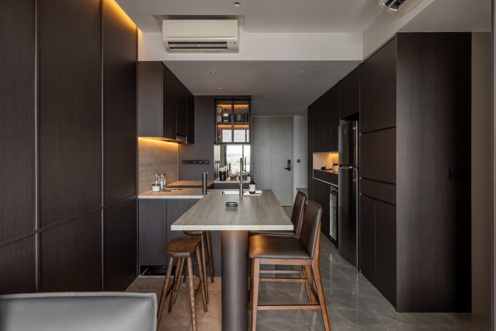 Contemporary Kitchen with Countertop and Open Kitchen