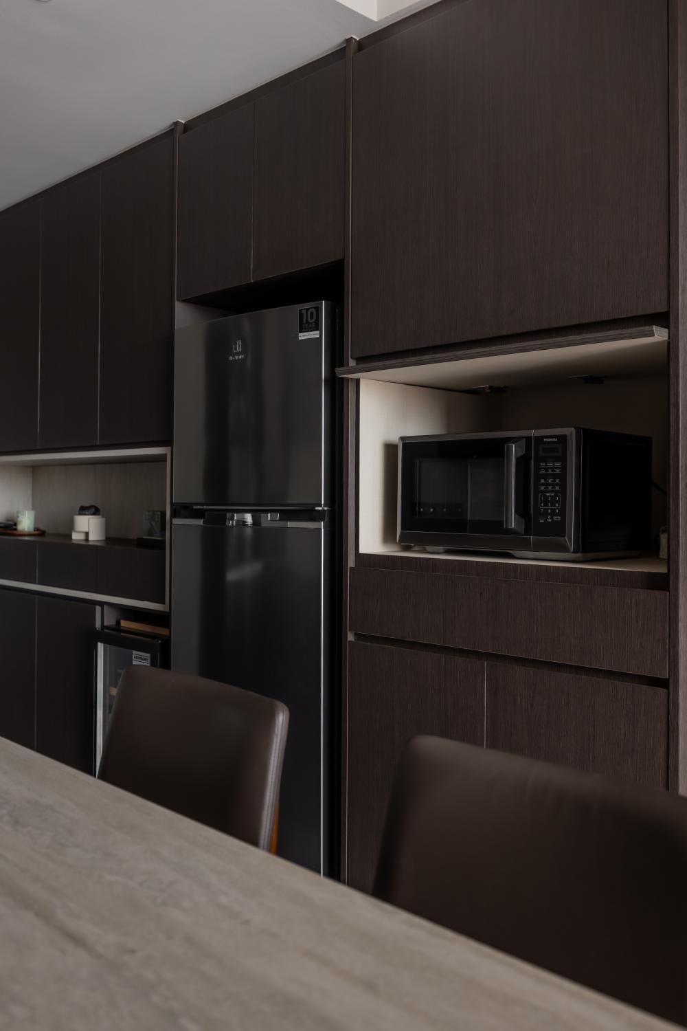 Contemporary Dining Room with Dining Table and Kitchen Accessories