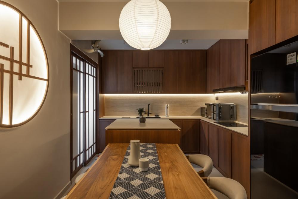 Contemporary Kitchen with Countertop and Dining Table