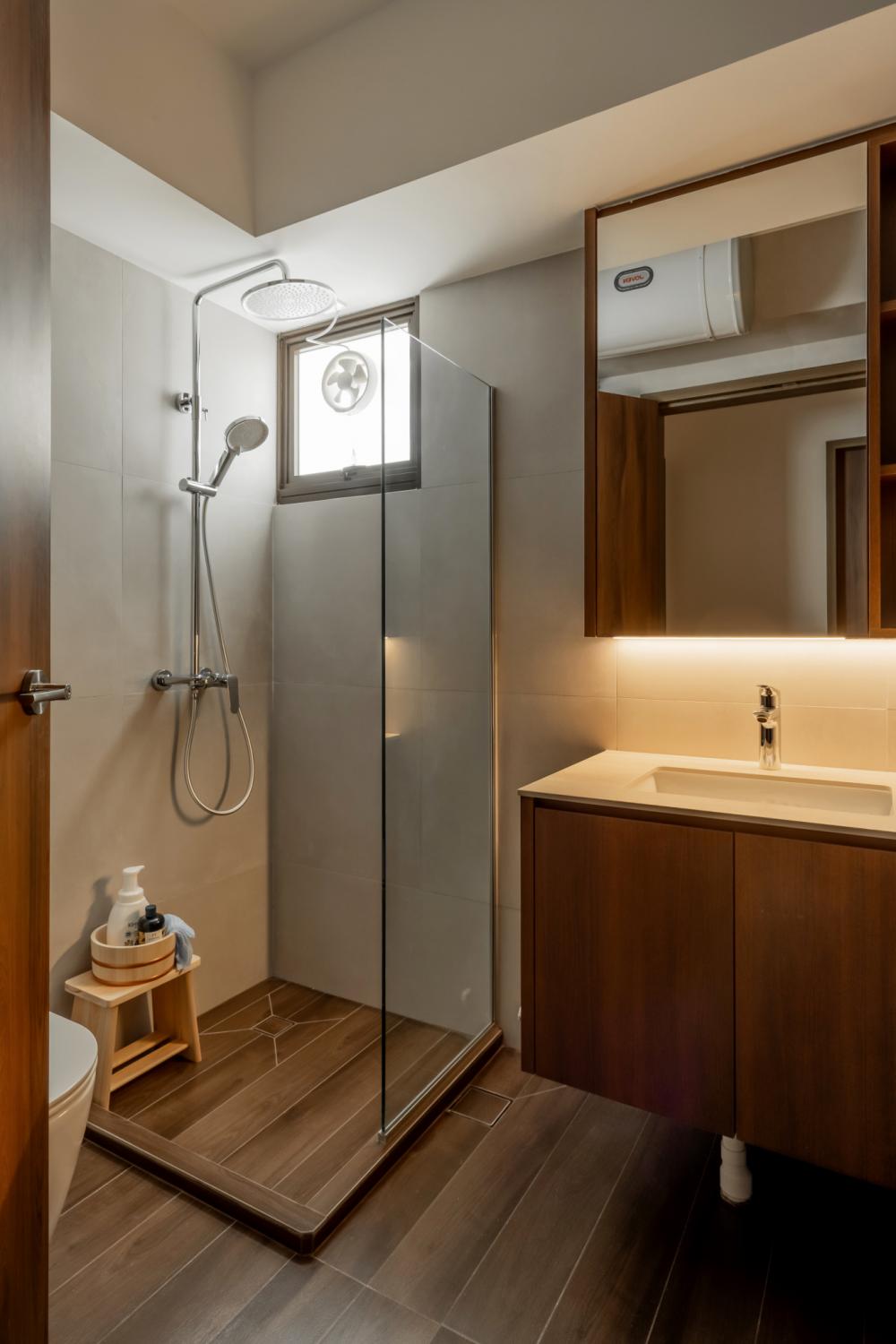 Contemporary Bathroom with Mirror and Shower Screen