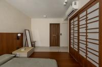 Contemporary Bedroom at 95A Circuit Road
