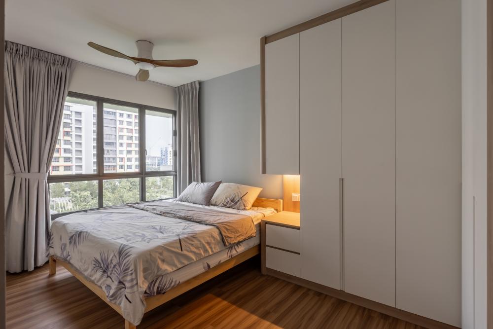 Minimalist Bedroom with Vinyl Flooring and Wardrobe