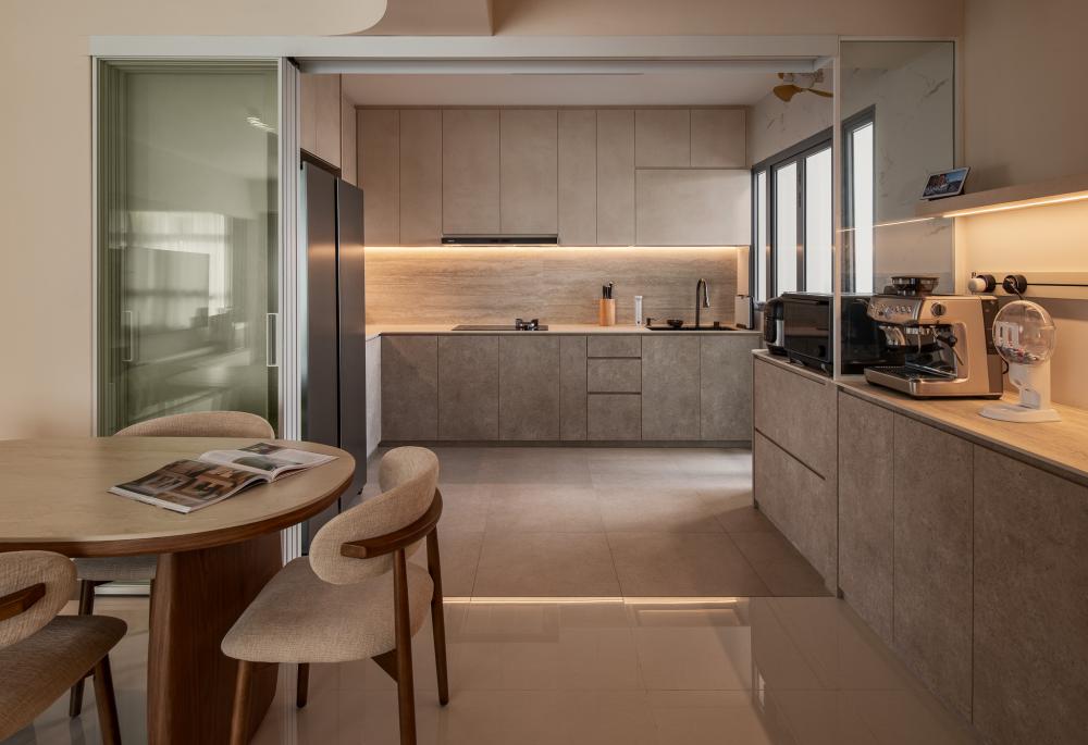 Minimalist Kitchen with Homogeneous Tiles and Kitchen Window