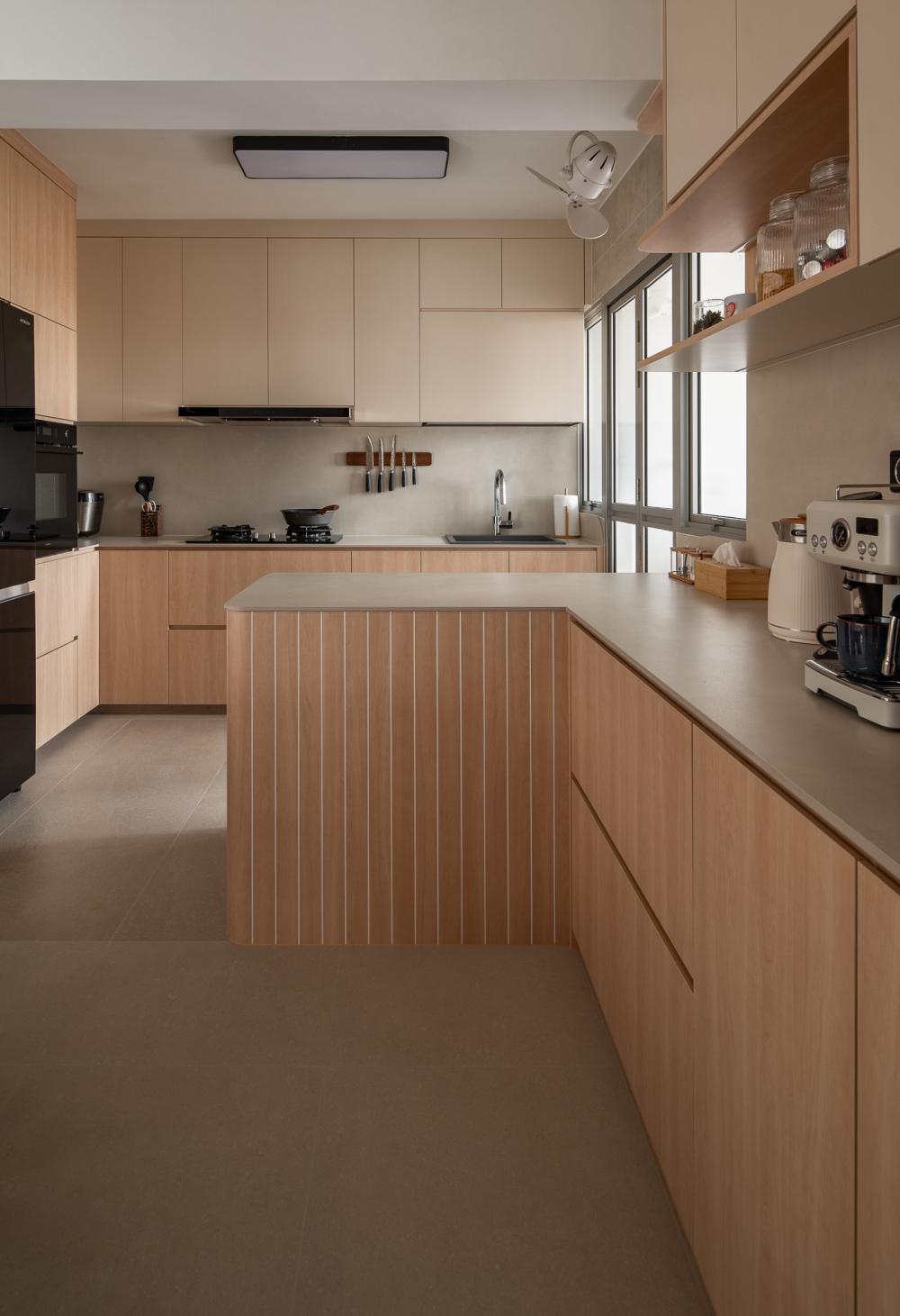 Scandinavian Kitchen with Countertop and Open Kitchen