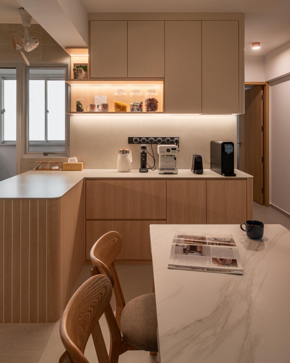 Scandinavian Kitchen with Homogeneous Tiles and Kitchen Island