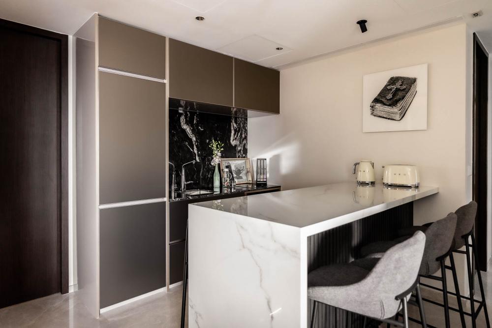 Modern Entryway with Kitchen Island and Kitchen Backsplash