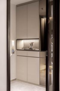 Modern Entryway at 4 Bedroom Condo @ JaceScape