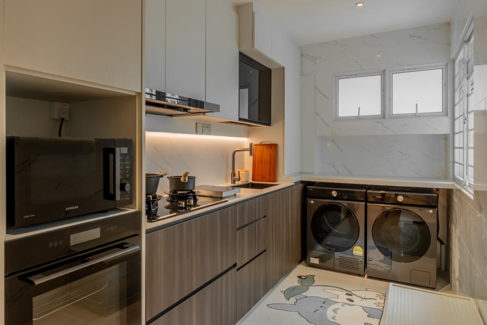 Contemporary Kitchen with Countertop and Homogeneous Tiles