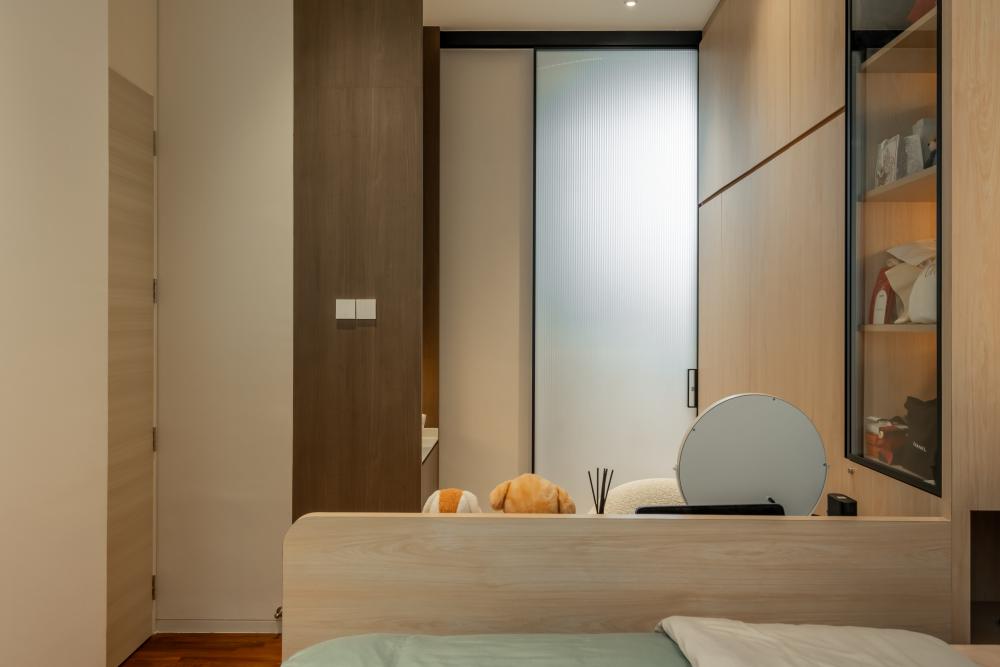 Minimalist Bathroom with Mirror and Laundry Baskets