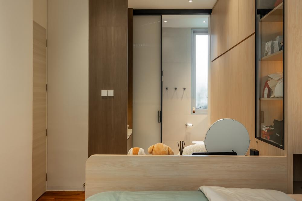 Minimalist Bathroom with Countertop and Homogeneous Tiles