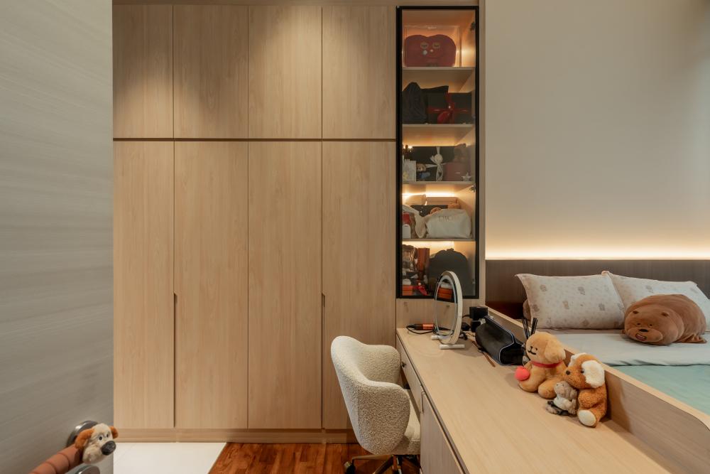 Minimalist Bedroom with Bookshelf and Platform Bed