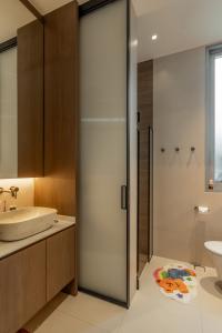 Minimalist Bathroom at Seletar Park