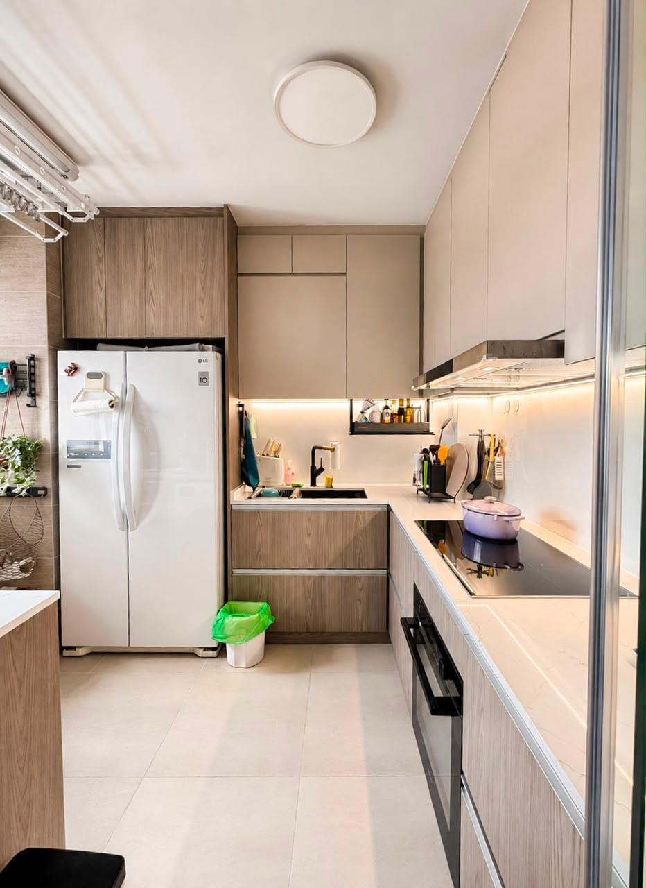 Modern Kitchen with Countertop and Open Kitchen