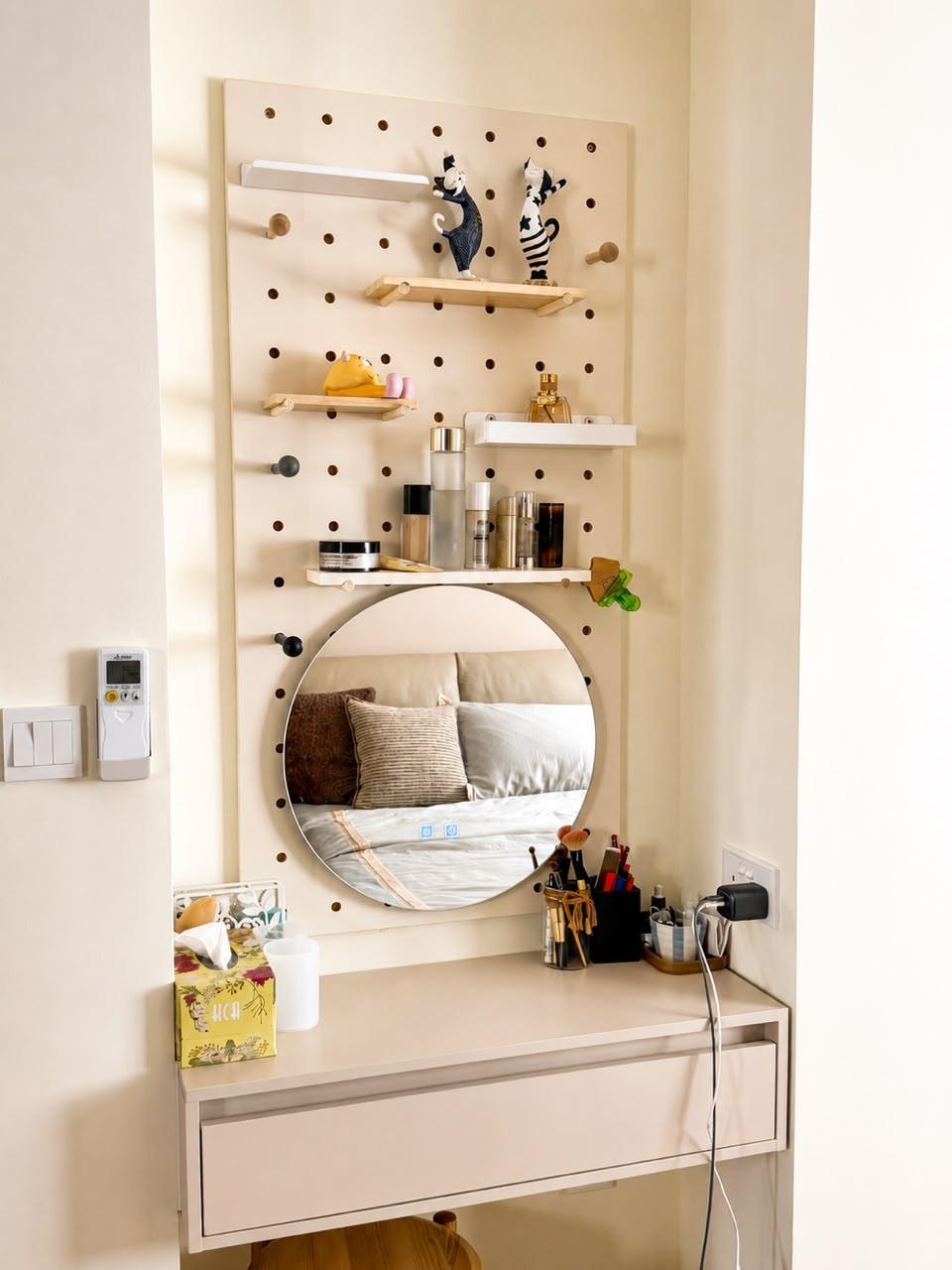 Modern Bedroom with Bedroom Dresser and Sideboard
