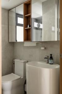 Scandinavian Bathroom at 589C Pasir Ris Drive 3