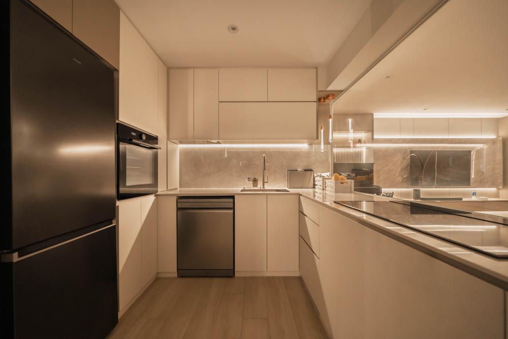 Contemporary Kitchen with Countertop and Vinyl Flooring