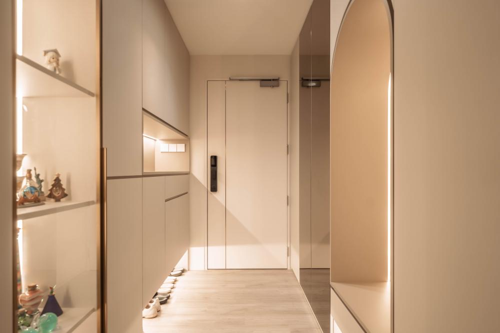 Contemporary Entryway with Mirror and Seating Bench