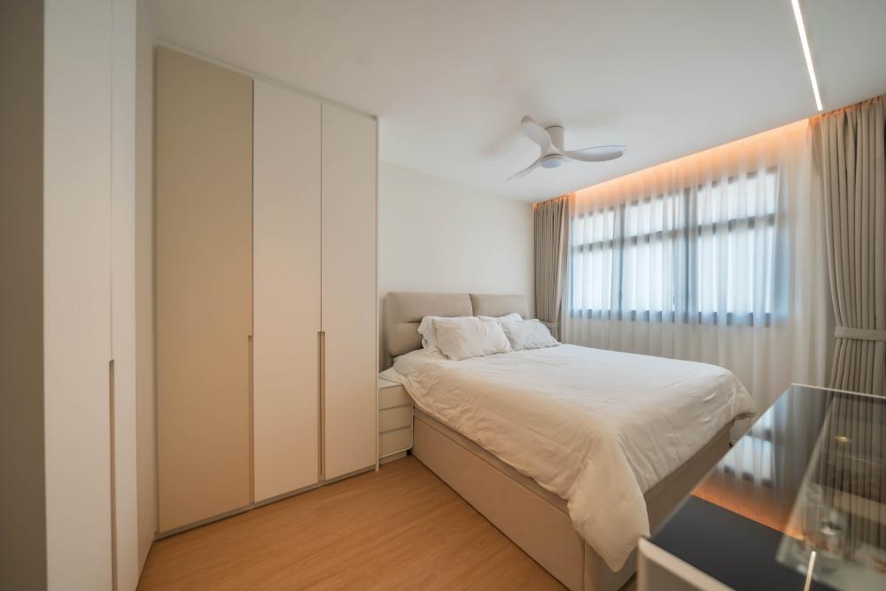 Contemporary Bedroom with Vinyl Flooring and Wardrobe