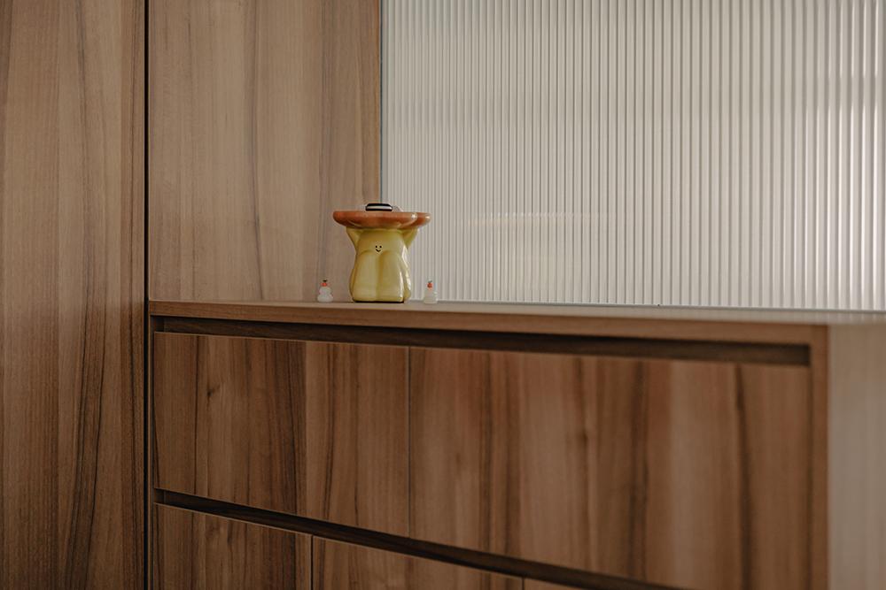 Scandinavian Foyer with Storage Cabinets and Room Divider
